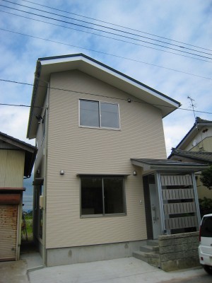 狭小地に建つ住宅